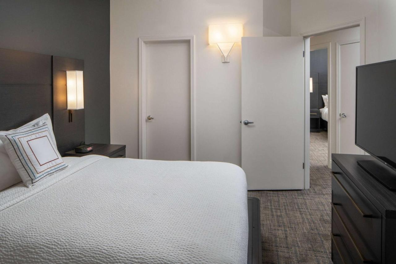 Two Bedroom Suite with Two Queen Beds,1207406275:JPEG