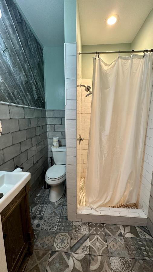 Bed in 7 Bed Mixed Dormitory Room with Ensuite Bathroom