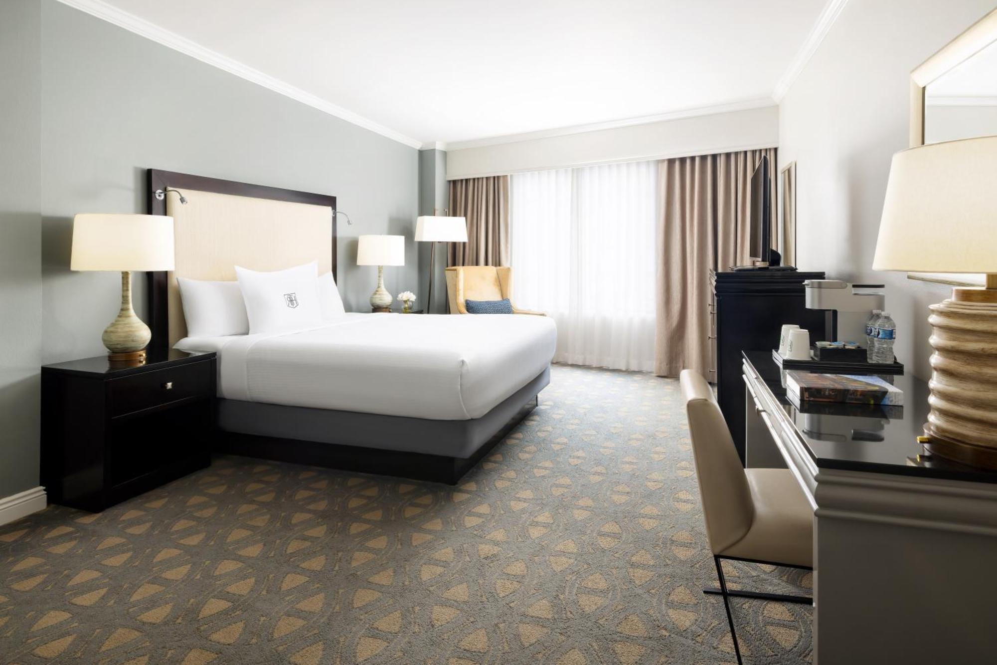 Deluxe Room 1 King Bed