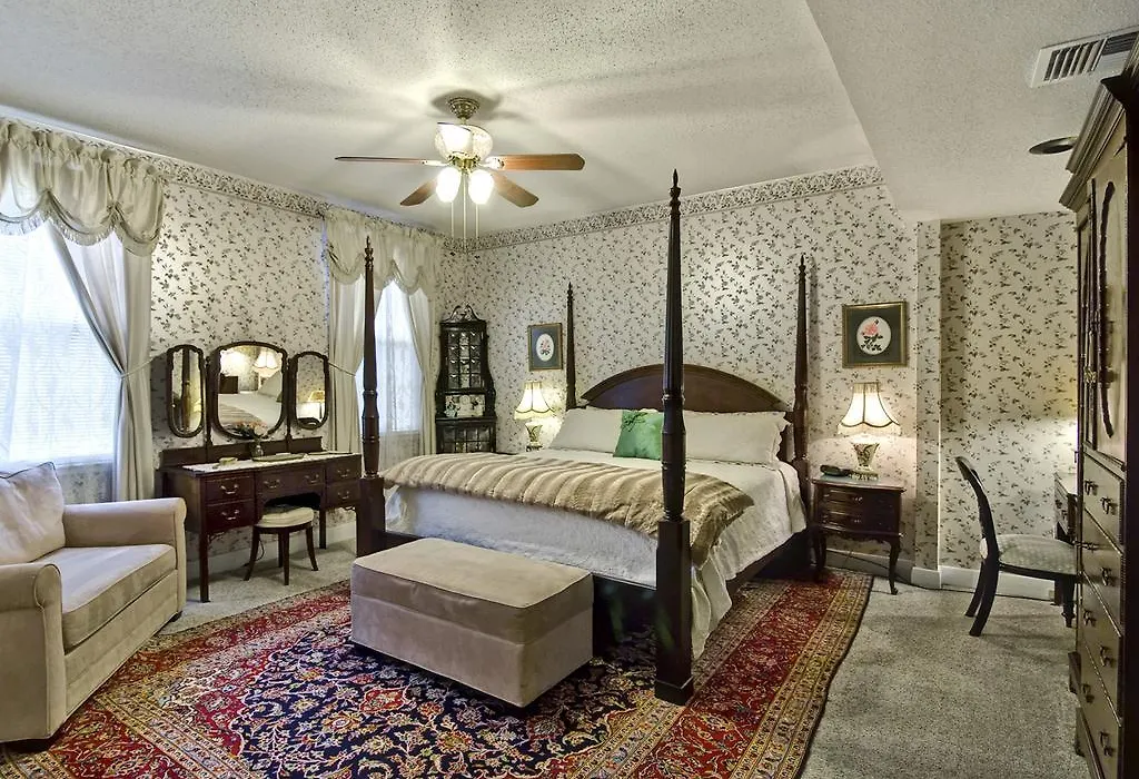 Rose Manor Bed & Breakfast-1
