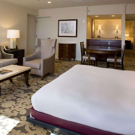 Hilton New Orleans Riverside Hotel Expert Review: What To Expect From