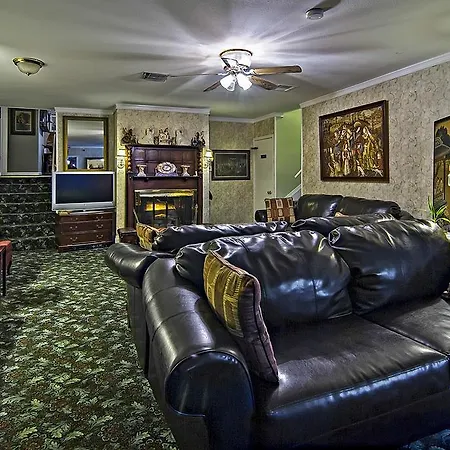 Rose Manor Bed & Breakfast-2